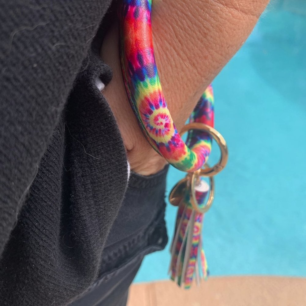Tie-Dye Bangle Tassel Bracelet Keyring - Picture 3 of 4